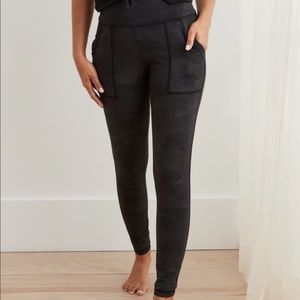 AERIE CHILL CAMO POCKET LEGGING XS
